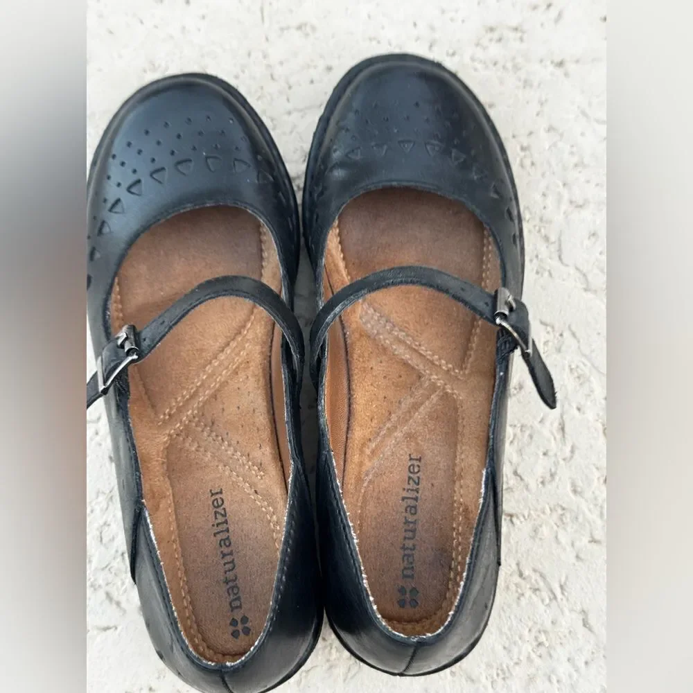 Naturizer serafina maryJanes black leather EUC SZ 6
